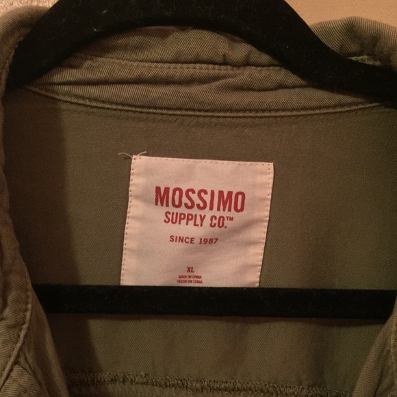 Mossimo Button up - Picture 3 of 7